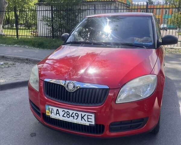 Красный Шкода Фабия, объемом двигателя 1.2 л и пробегом 156 тыс. км за 3800 $, фото 1 на Automoto.ua