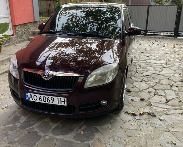 Красный Шкода Фабия, объемом двигателя 1.2 л и пробегом 148 тыс. км за 4250 $, фото 1 на Automoto.ua