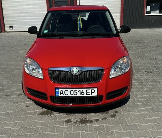 Красный Шкода Фабия, объемом двигателя 1.2 л и пробегом 150 тыс. км за 4500 $, фото 1 на Automoto.ua