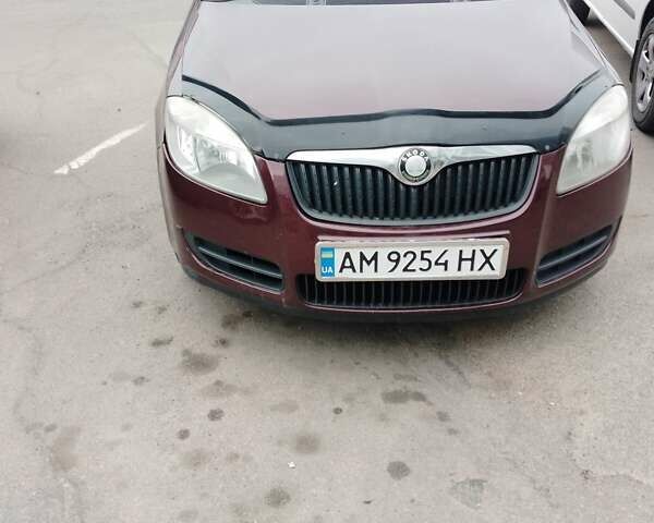 Красный Шкода Фабия, объемом двигателя 1.2 л и пробегом 180 тыс. км за 3800 $, фото 1 на Automoto.ua