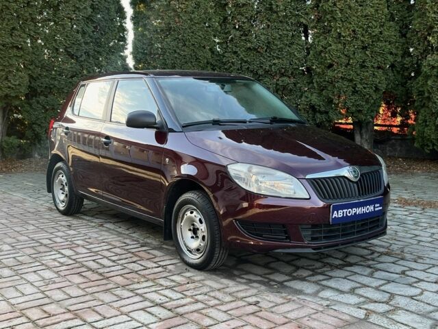 Красный Шкода Фабия, объемом двигателя 1.2 л и пробегом 143 тыс. км за 5500 $, фото 1 на Automoto.ua