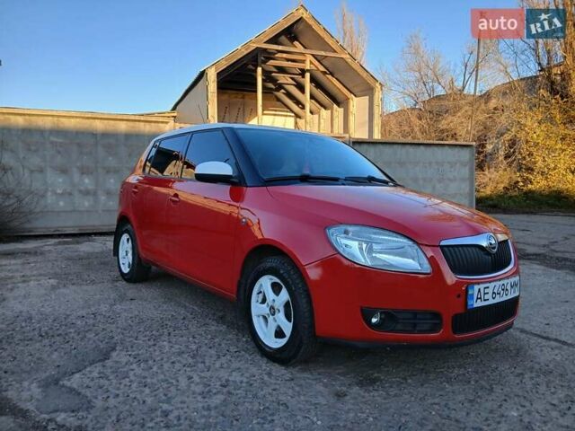 Красный Шкода Фабия, объемом двигателя 1.39 л и пробегом 176 тыс. км за 5600 $, фото 1 на Automoto.ua