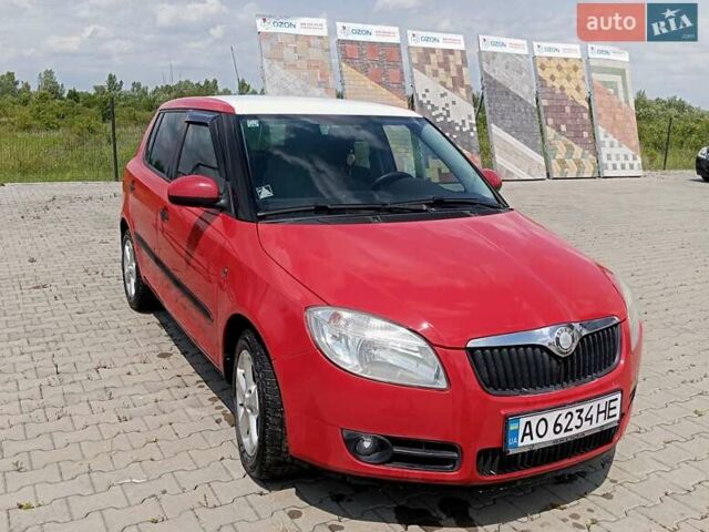 Красный Шкода Фабия, объемом двигателя 1.2 л и пробегом 160 тыс. км за 4600 $, фото 1 на Automoto.ua