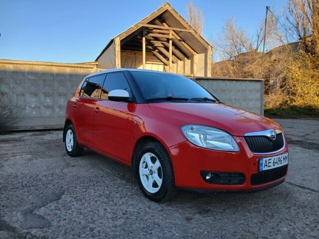 Красный Шкода Фабия, объемом двигателя 1.4 л и пробегом 176 тыс. км за 6000 $, фото 1 на Automoto.ua