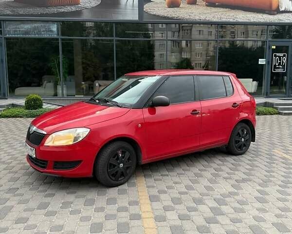 Шкода Фабія 2011 у Хмельницькому на Automoto.ua Червоний Шкода Фабія, об'ємом двигуна 1.2 л та пробігом 280 тис. км за 4800 $, фото 1 на Automoto.ua