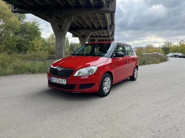 Червоний Шкода Фабія, об'ємом двигуна 1.6 л та пробігом 200 тис. км за 4999 $, фото 1 на Automoto.ua