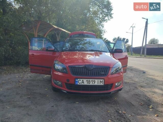 Красный Шкода Фабия, объемом двигателя 1.2 л и пробегом 170 тыс. км за 5600 $, фото 1 на Automoto.ua