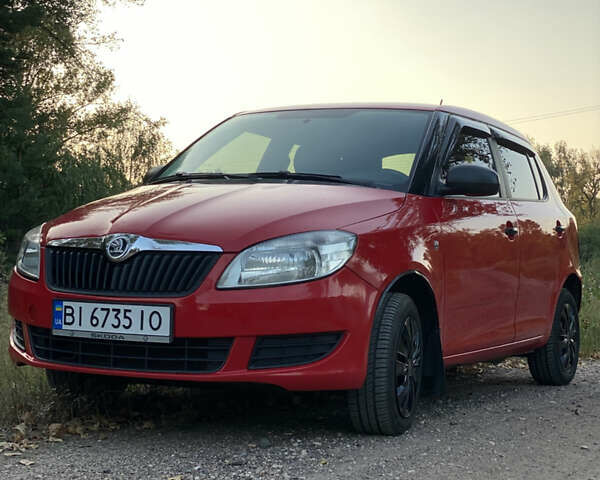 Красный Шкода Фабия, объемом двигателя 1.2 л и пробегом 180 тыс. км за 6300 $, фото 1 на Automoto.ua