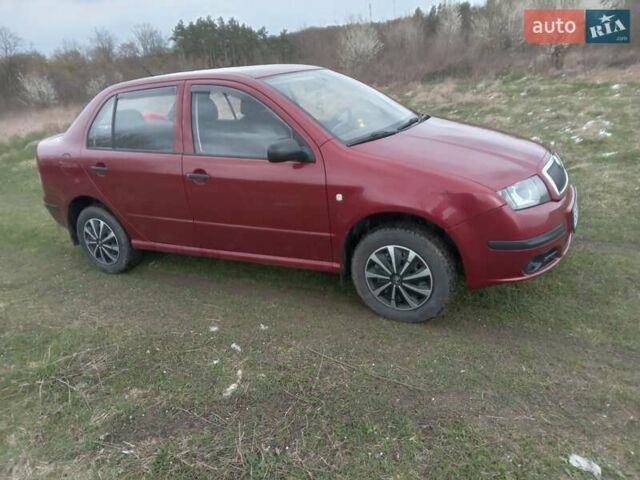 Красный Шкода Фабия, объемом двигателя 1.39 л и пробегом 245 тыс. км за 3300 $, фото 1 на Automoto.ua