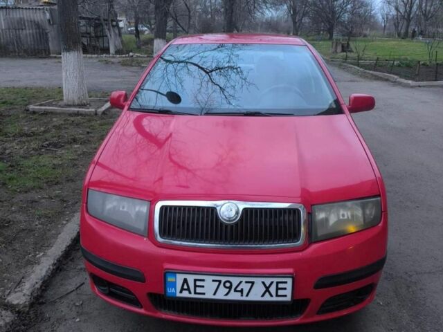 Красный Шкода Фабия, объемом двигателя 1.2 л и пробегом 450 тыс. км за 3500 $, фото 1 на Automoto.ua