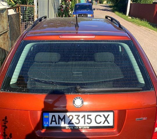 Красный Шкода Фабия, объемом двигателя 1.4 л и пробегом 200 тыс. км за 3600 $, фото 1 на Automoto.ua