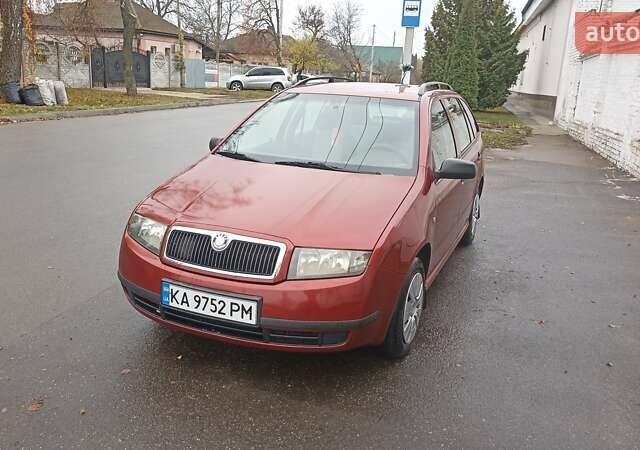 Красный Шкода Фабия, объемом двигателя 1.2 л и пробегом 214 тыс. км за 3800 $, фото 1 на Automoto.ua