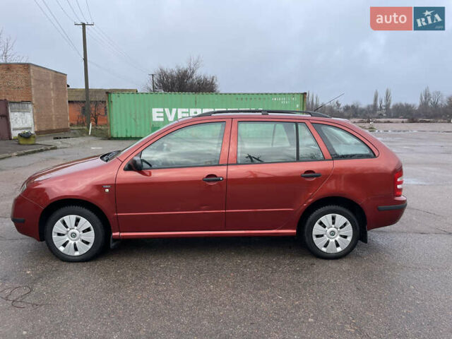 Красный Шкода Фабия, объемом двигателя 1.2 л и пробегом 217 тыс. км за 3550 $, фото 1 на Automoto.ua