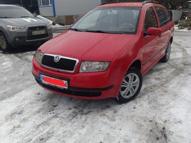 Красный Шкода Фабия, объемом двигателя 1.4 л и пробегом 216 тыс. км за 3500 $, фото 1 на Automoto.ua