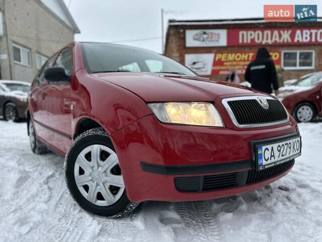 Красный Шкода Фабия, объемом двигателя 1.2 л и пробегом 247 тыс. км за 3700 $, фото 1 на Automoto.ua