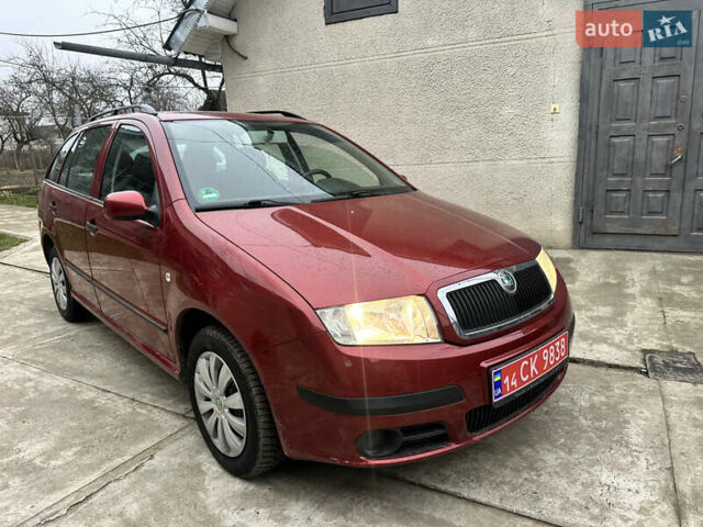 Красный Шкода Фабия, объемом двигателя 1.4 л и пробегом 169 тыс. км за 4200 $, фото 1 на Automoto.ua