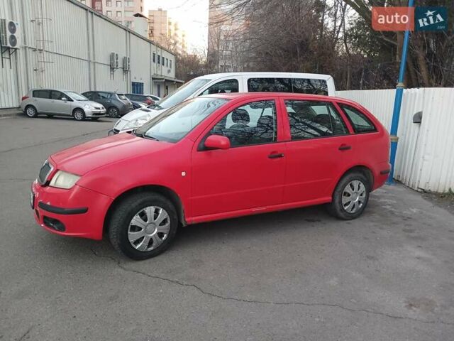 Красный Шкода Фабия, объемом двигателя 1.2 л и пробегом 100 тыс. км за 3300 $, фото 1 на Automoto.ua