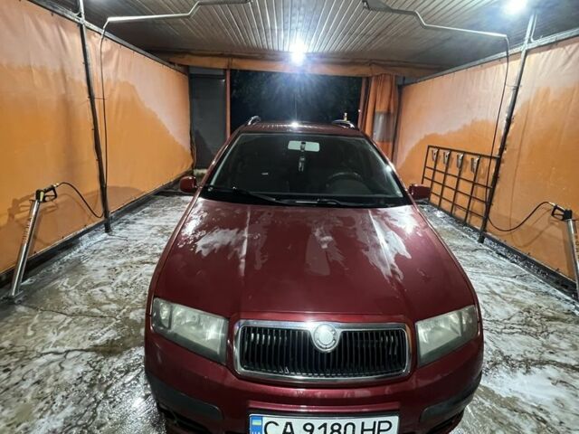 Красный Шкода Фабия, объемом двигателя 1.2 л и пробегом 303 тыс. км за 3800 $, фото 1 на Automoto.ua