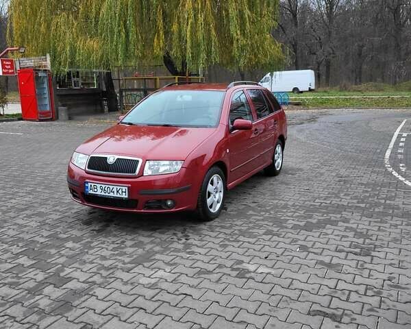 Красный Шкода Фабия, объемом двигателя 1.39 л и пробегом 212 тыс. км за 3800 $, фото 1 на Automoto.ua