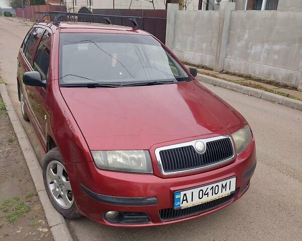 Красный Шкода Фабия, объемом двигателя 1.2 л и пробегом 295 тыс. км за 3250 $, фото 1 на Automoto.ua
