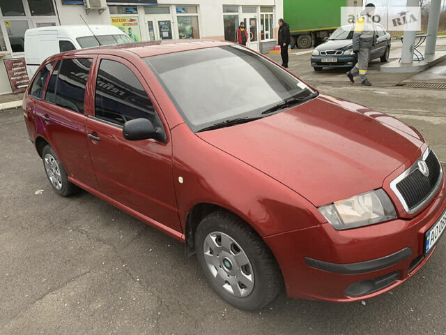 Красный Шкода Фабия, объемом двигателя 1.2 л и пробегом 251 тыс. км за 3500 $, фото 1 на Automoto.ua
