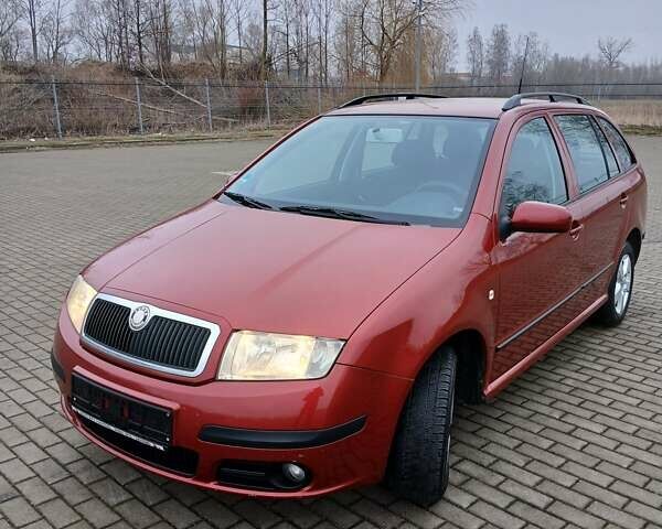 Красный Шкода Фабия, объемом двигателя 1.4 л и пробегом 225 тыс. км за 4400 $, фото 1 на Automoto.ua
