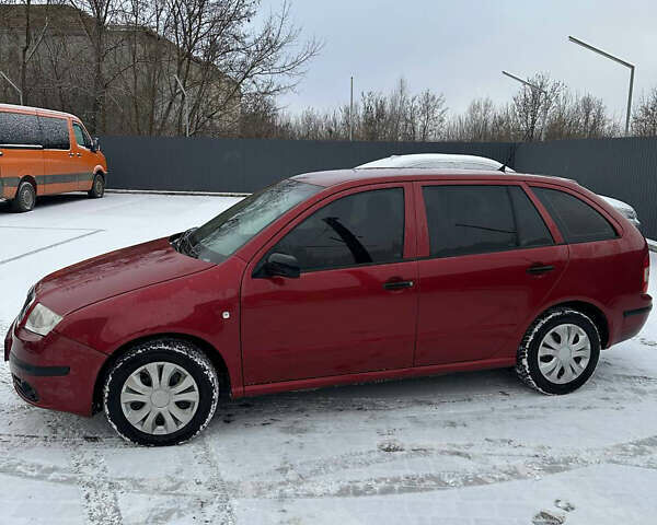 Красный Шкода Фабия, объемом двигателя 1.2 л и пробегом 311 тыс. км за 3200 $, фото 1 на Automoto.ua