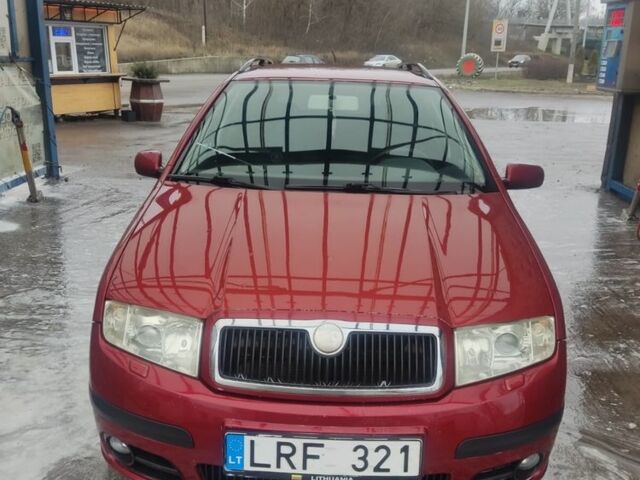 Красный Шкода Фабия, объемом двигателя 1.9 л и пробегом 282 тыс. км за 2000 $, фото 1 на Automoto.ua