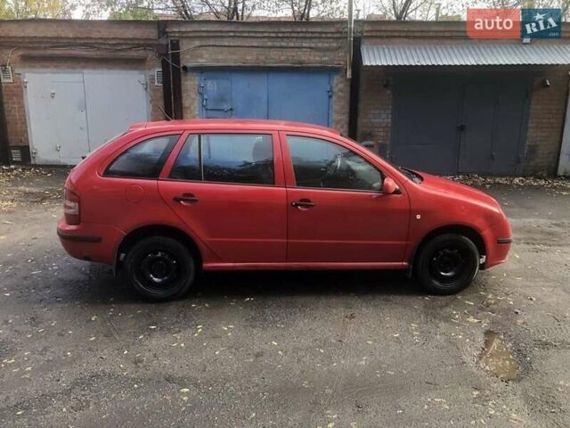 Красный Шкода Фабия, объемом двигателя 1.4 л и пробегом 280 тыс. км за 3800 $, фото 1 на Automoto.ua