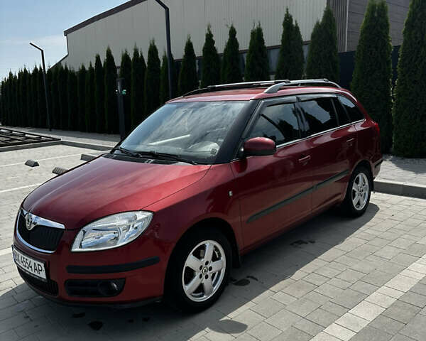 Красный Шкода Фабия, объемом двигателя 1.2 л и пробегом 157 тыс. км за 5500 $, фото 1 на Automoto.ua