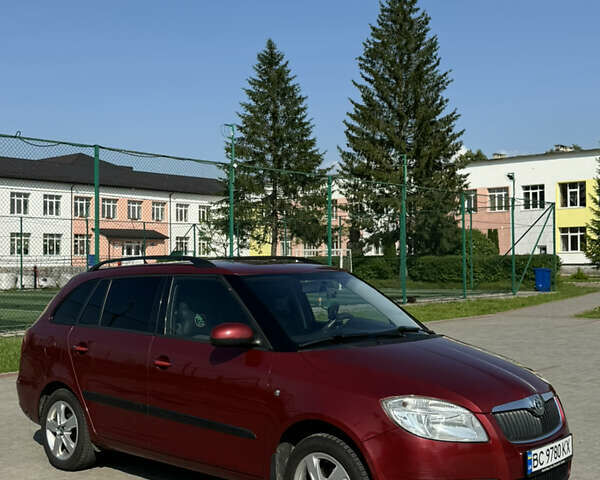 Красный Шкода Фабия, объемом двигателя 1.6 л и пробегом 166 тыс. км за 6300 $, фото 1 на Automoto.ua