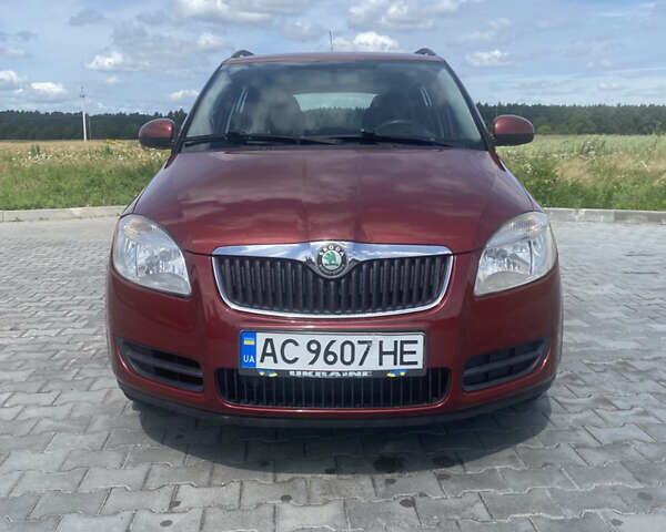 Красный Шкода Фабия, объемом двигателя 1.39 л и пробегом 179 тыс. км за 5700 $, фото 1 на Automoto.ua
