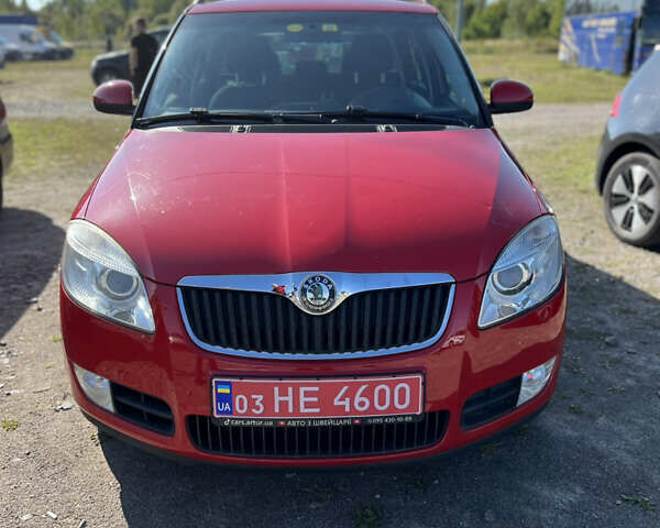 Красный Шкода Фабия, объемом двигателя 1.6 л и пробегом 198 тыс. км за 7250 $, фото 1 на Automoto.ua