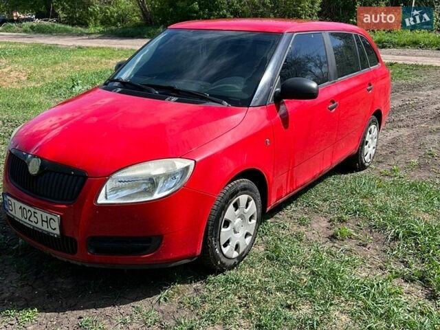 Красный Шкода Фабия, объемом двигателя 1.39 л и пробегом 192 тыс. км за 4000 $, фото 1 на Automoto.ua
