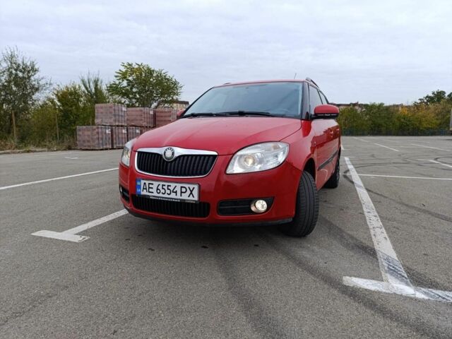 Красный Шкода Фабия, объемом двигателя 1.2 л и пробегом 250 тыс. км за 4300 $, фото 1 на Automoto.ua