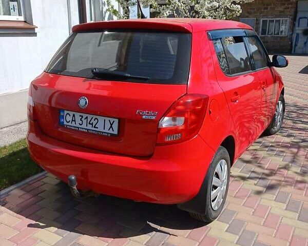 Красный Шкода Фабия, объемом двигателя 1.2 л и пробегом 200 тыс. км за 4000 $, фото 1 на Automoto.ua