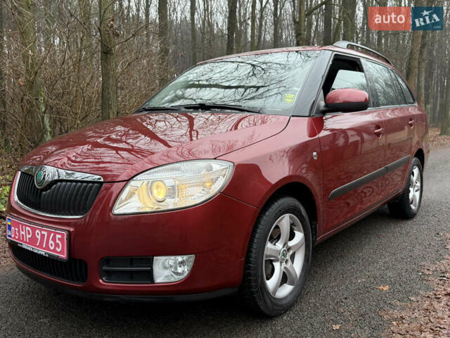 Красный Шкода Фабия, объемом двигателя 1.6 л и пробегом 220 тыс. км за 7500 $, фото 1 на Automoto.ua
