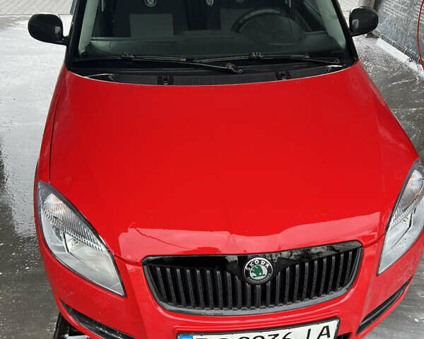 Красный Шкода Фабия, объемом двигателя 1.42 л и пробегом 367 тыс. км за 4000 $, фото 1 на Automoto.ua