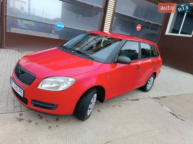 Красный Шкода Фабия, объемом двигателя 1.4 л и пробегом 245 тыс. км за 3850 $, фото 1 на Automoto.ua