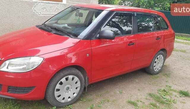 Красный Шкода Фабия, объемом двигателя 1.6 л и пробегом 228 тыс. км за 6200 $, фото 1 на Automoto.ua