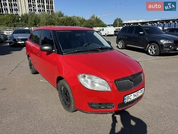 Красный Шкода Фабия, объемом двигателя 1.42 л и пробегом 262 тыс. км за 3900 $, фото 1 на Automoto.ua