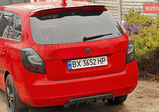 Красный Шкода Фабия, объемом двигателя 1.6 л и пробегом 423 тыс. км за 5500 $, фото 1 на Automoto.ua