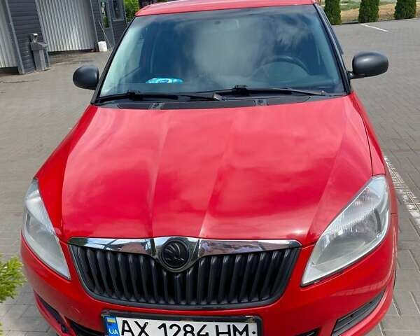 Красный Шкода Фабия, объемом двигателя 1.2 л и пробегом 268 тыс. км за 5150 $, фото 1 на Automoto.ua