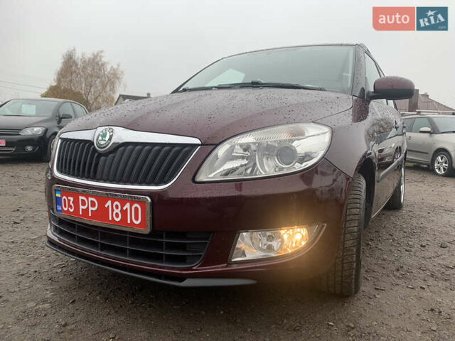 Красный Шкода Фабия, объемом двигателя 1.2 л и пробегом 222 тыс. км за 7800 $, фото 1 на Automoto.ua