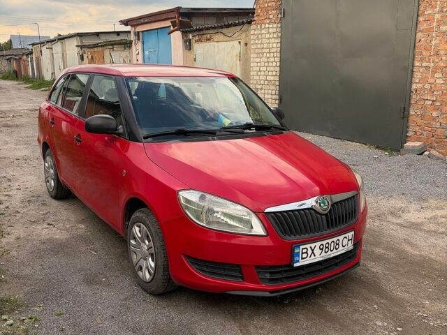 Красный Шкода Фабия, объемом двигателя 1.6 л и пробегом 200 тыс. км за 6500 $, фото 1 на Automoto.ua