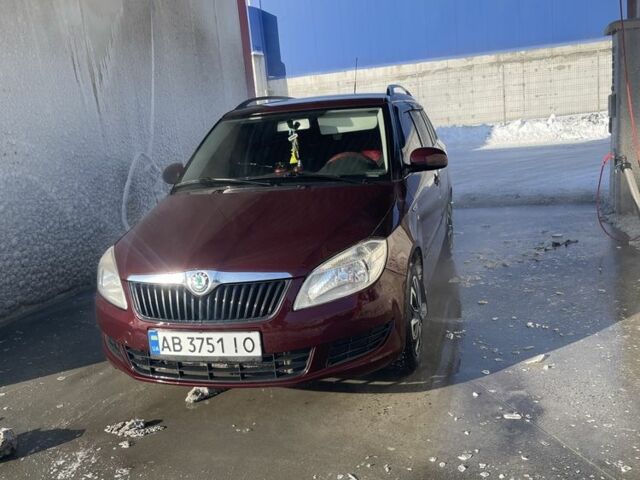 Красный Шкода Фабия, объемом двигателя 1.2 л и пробегом 142 тыс. км за 5500 $, фото 1 на Automoto.ua