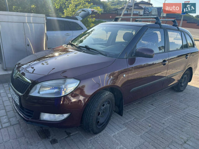 Красный Шкода Фабия, объемом двигателя 1.39 л и пробегом 277 тыс. км за 5300 $, фото 1 на Automoto.ua