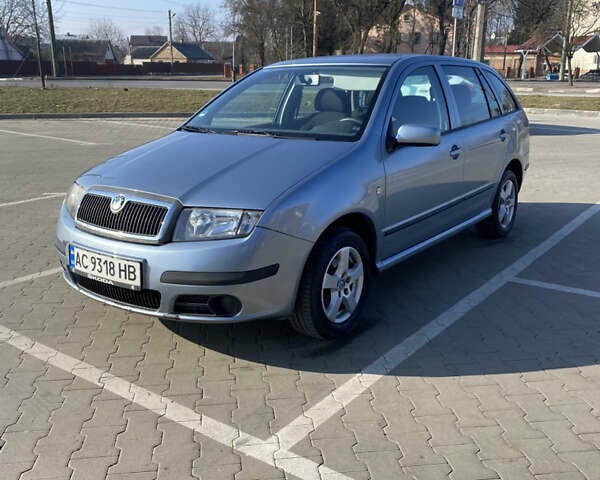 Шкода Фабия, объемом двигателя 1.4 л и пробегом 216 тыс. км за 3250 $, фото 1 на Automoto.ua