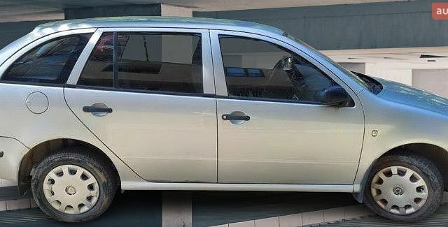 Шкода Фабия, объемом двигателя 1.2 л и пробегом 129 тыс. км за 3200 $, фото 1 на Automoto.ua