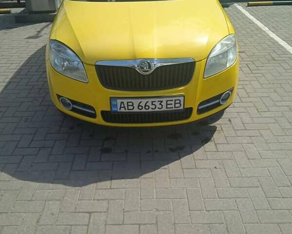 Желтый Шкода Фабия, объемом двигателя 1.2 л и пробегом 164 тыс. км за 5400 $, фото 1 на Automoto.ua